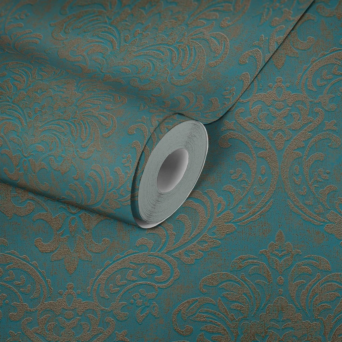 A.S. Creation AS Creation Metropolitan Stories 3 - PAPIER PEINT ORNEMENTS BAROQUES - Pétrole Doré - 1005 X 53 Cm 9 A.S. Creation AS Creation Metropolitan Stories 3 - PAPIER PEINT ORNEMENTS BAROQUES - Pétrole Doré - 1005 X 53 Cm – Image 9