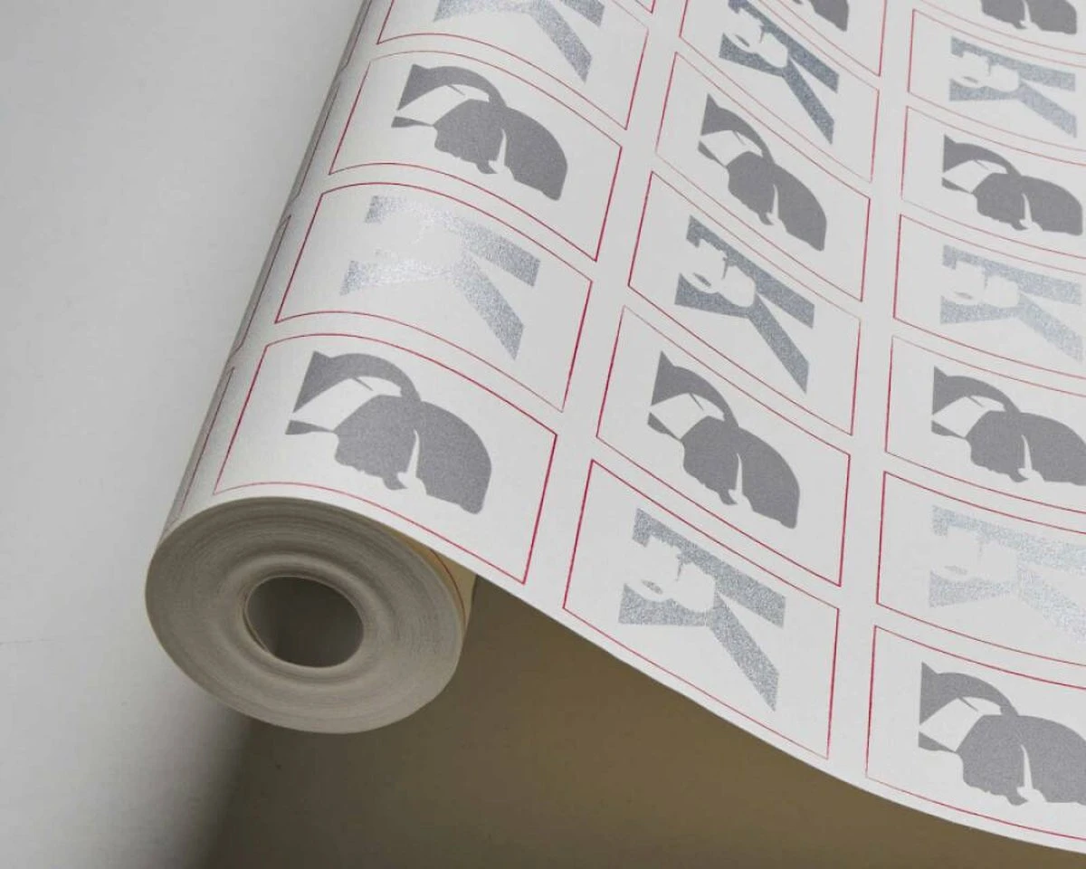 A.S. Creation AS Creation Karl Lagerfeld - Papier Peint Portrait - Design "Kameo" Dessin - Blanc Argent Rouge Gris - 1005 X 53 Cm 2 A.S. Creation AS Creation Karl Lagerfeld - Papier Peint Portrait - Design "Kameo" Dessin - Blanc Argent Rouge Gris - 1005 X 53 Cm – Image 2